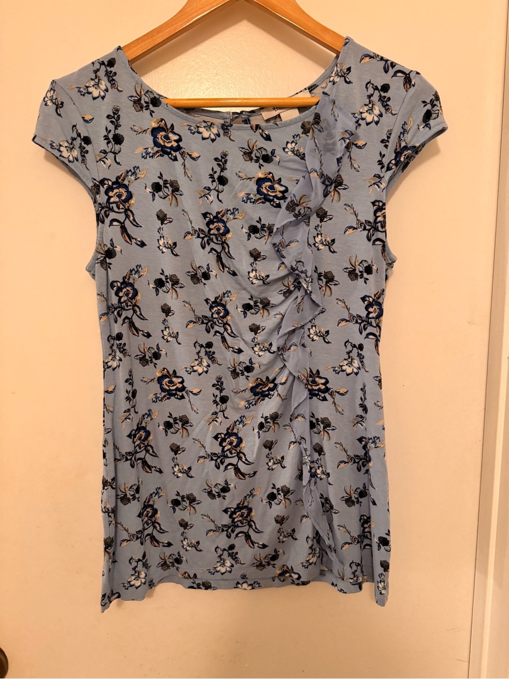 White House Black Market women’s summer top.